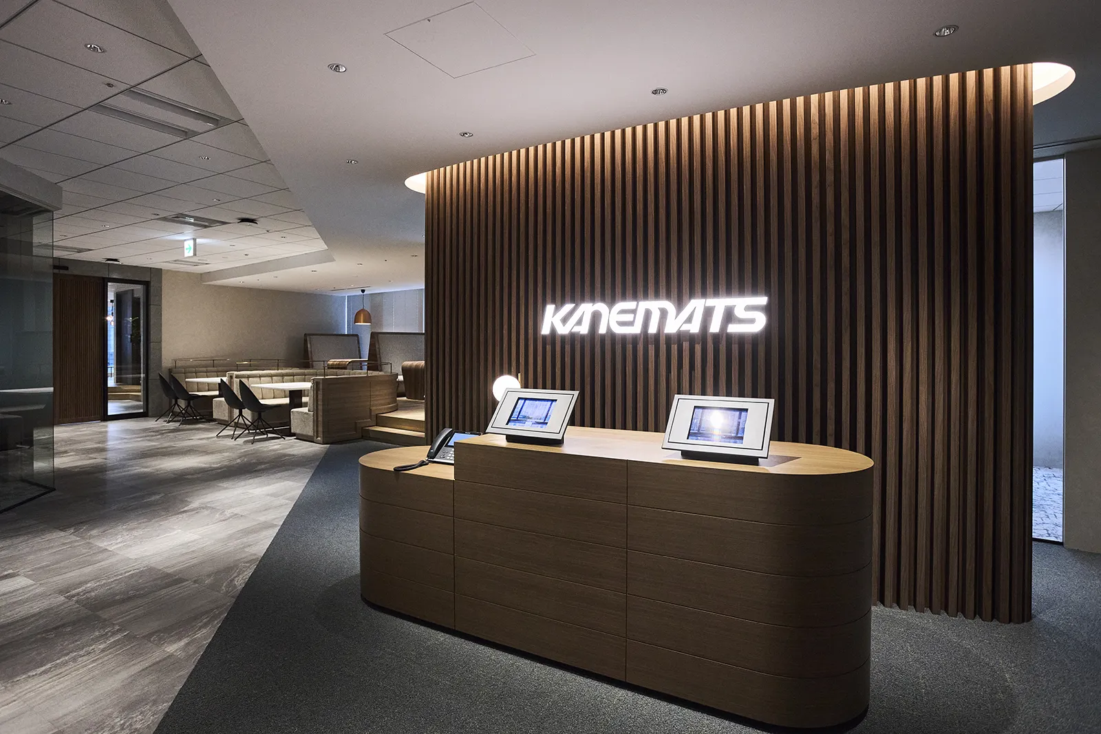 本社オフィスのエントランス受付スペース