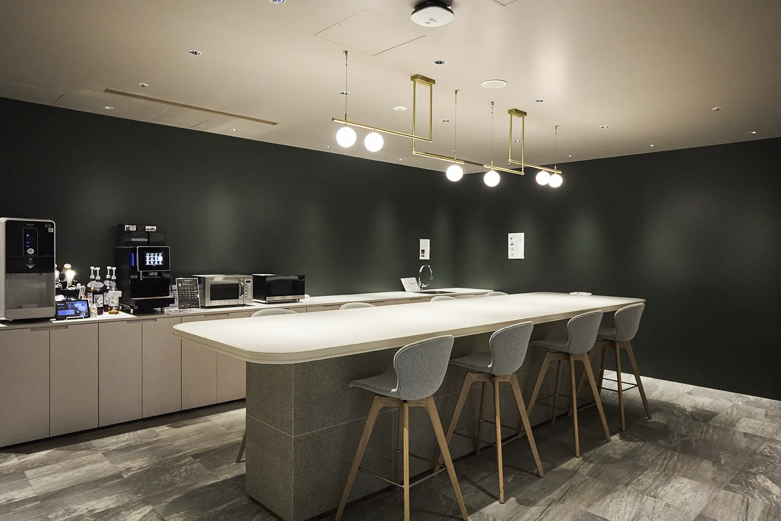 社員が利用できる社内カフェスペース